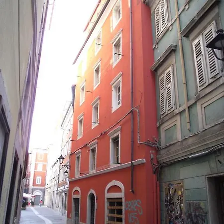 Monolocale In Zona Pedonale 아파트 트리에스테
